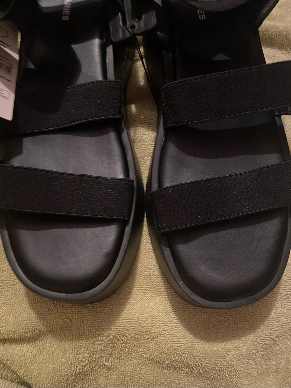 No Boundaries Black Elastic Strap Sandals - Picture 3 of 6